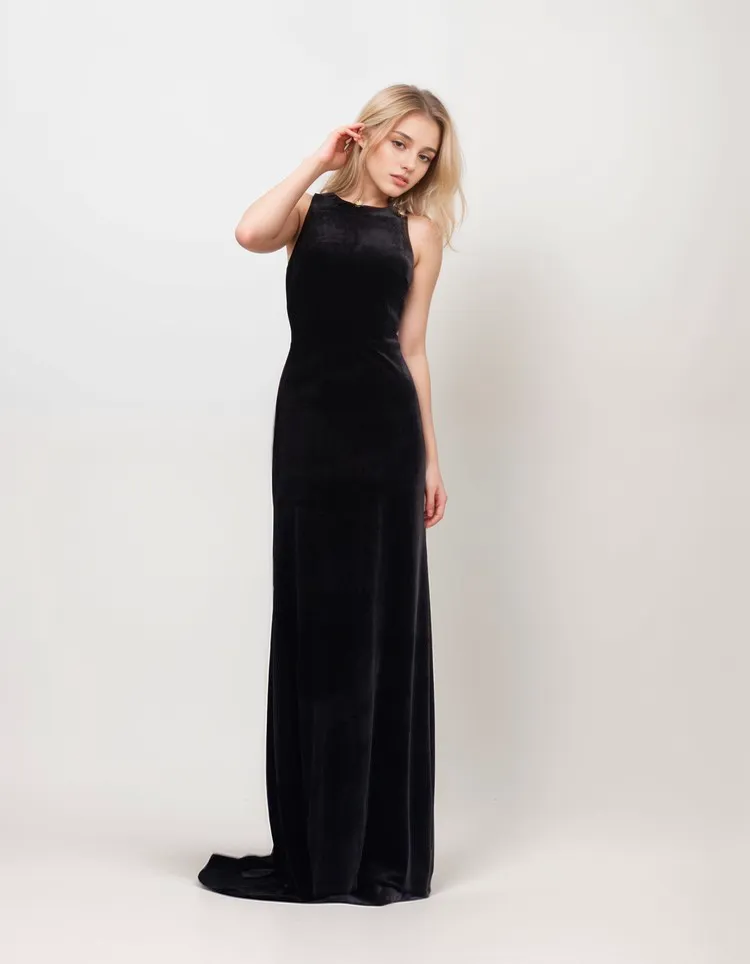 Elegant Goddess style Halted fit and flare velvet dress with long ribbon